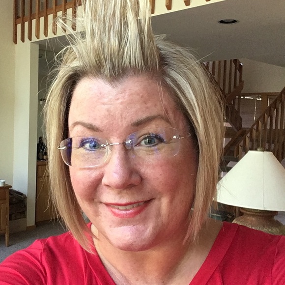 Meet your Posher, Ellen - Picture 3 of 3